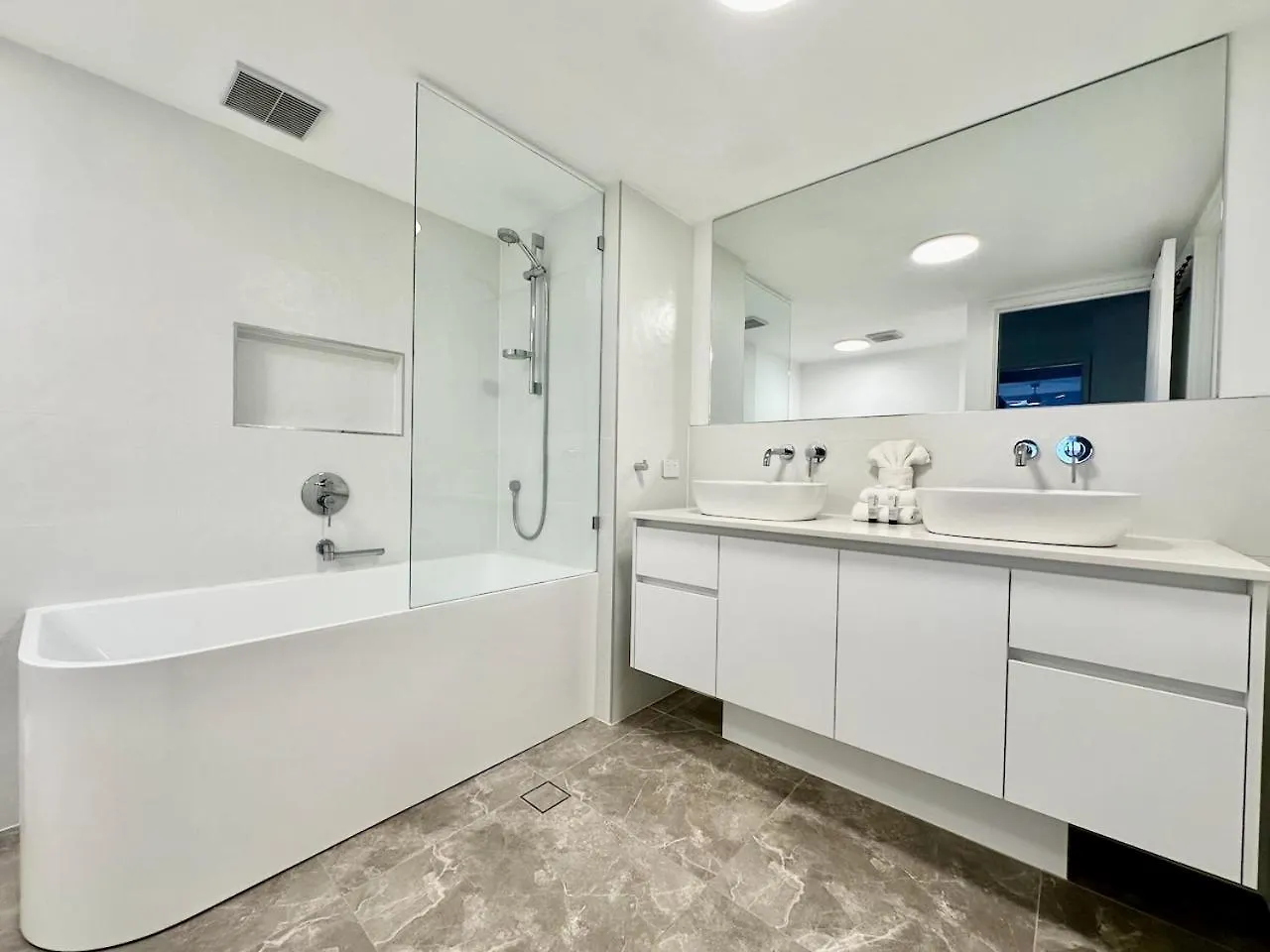 Super Modern Diamond Beach Resort Penthouse 33 Голд-Кост Апартаменты