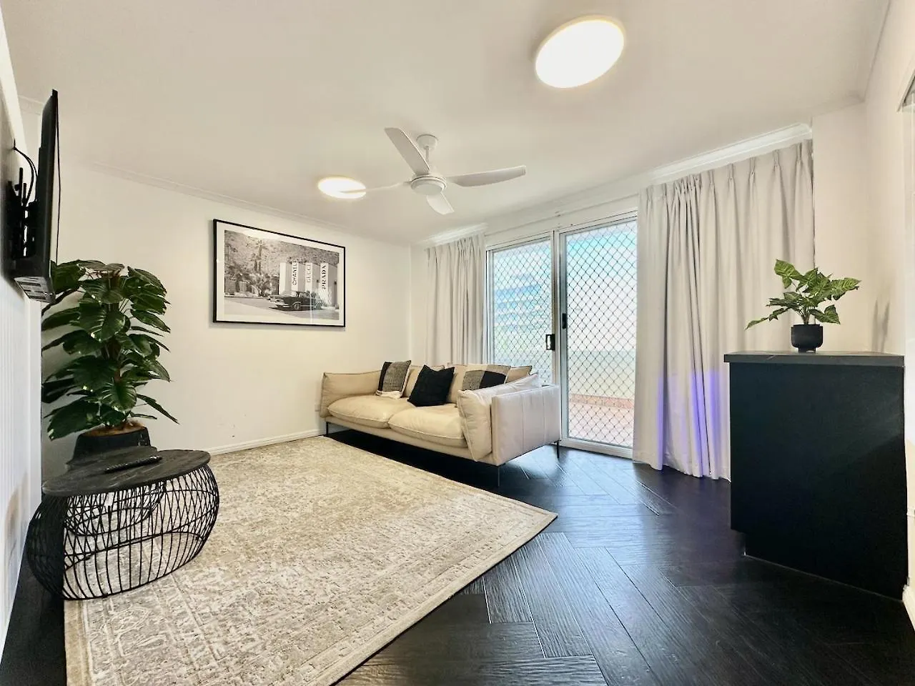Super Modern Diamond Beach Resort Penthouse 33 Gold Coast