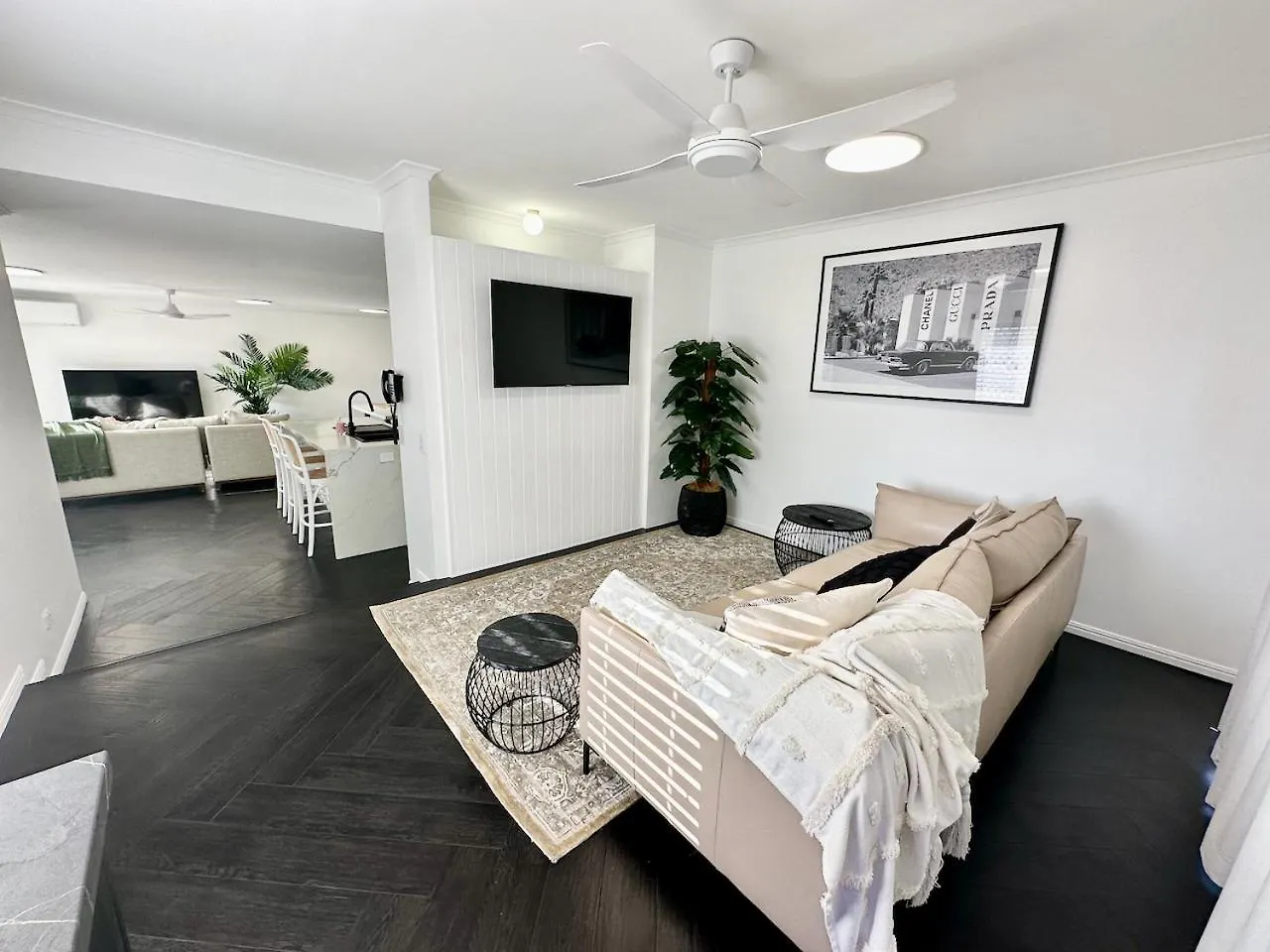 Super Modern Diamond Beach Resort Penthouse 33 Gold Coast